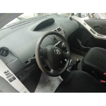 toyota yaris del año 2011