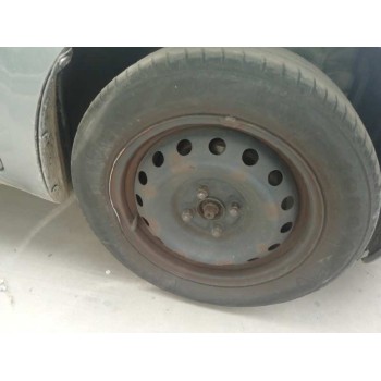 toyota yaris del año 2011