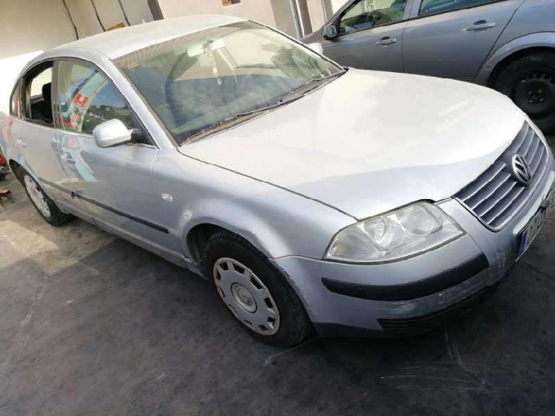 VOLKSWAGEN PASSAT BERLINA (3B3)