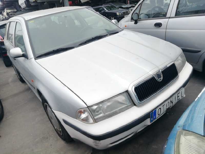 skoda octavia berlina (1u2) del año 1999