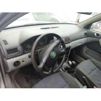 skoda octavia berlina (1u2) del año 1999