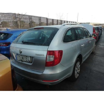 skoda superb combi (3t5) del año 2011