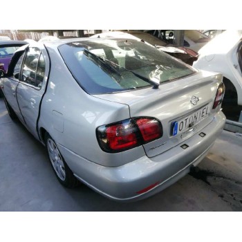 nissan primera berlina (p11) del año 2000