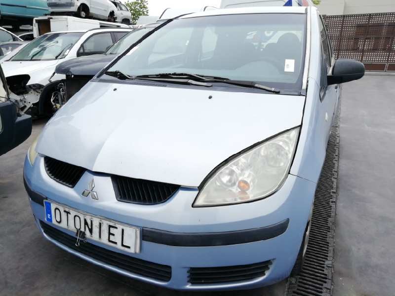 mitsubishi colt berlina 5 (z30a) del año 2005