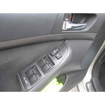 toyota avensis berlina (t25) del año 2003