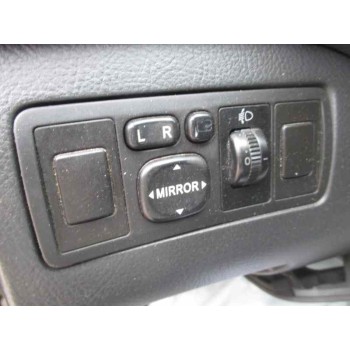 toyota avensis berlina (t25) del año 2003