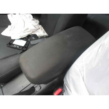 toyota avensis berlina (t25) del año 2003