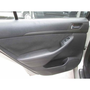 toyota avensis berlina (t25) del año 2003