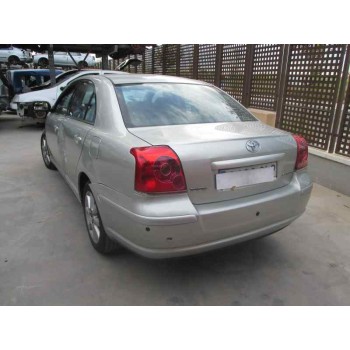 toyota avensis berlina (t25) del año 2003