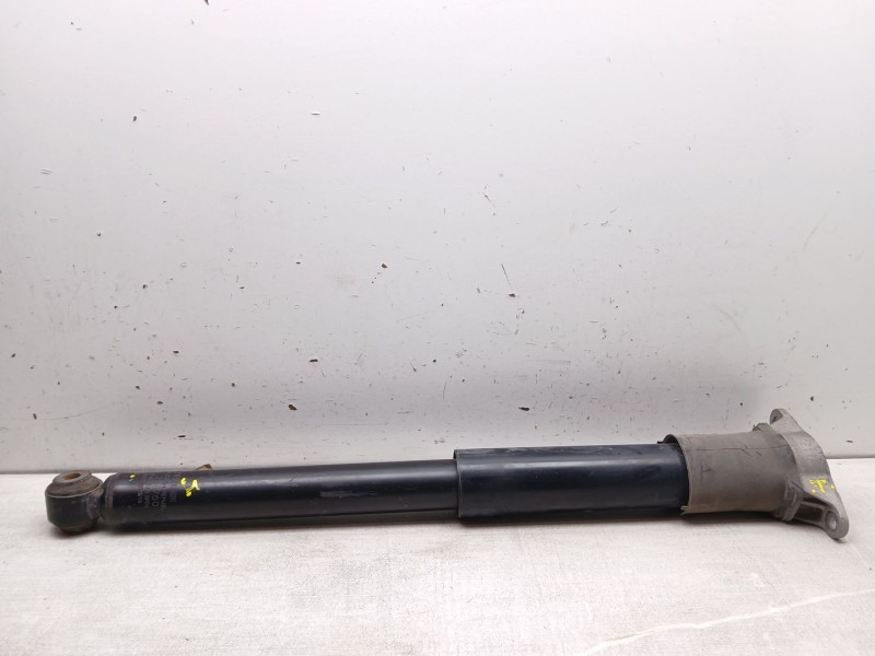 Recambio de amortiguador trasero derecho para mazda cx-5 (kf) 2.0 referencia OEM IAM kb8m28700a  