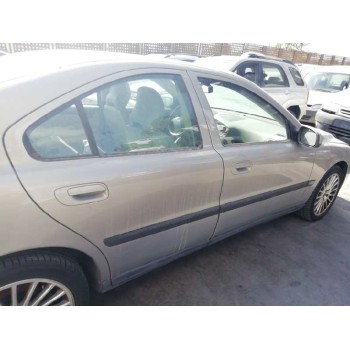 volvo s60 berlina del año 2001