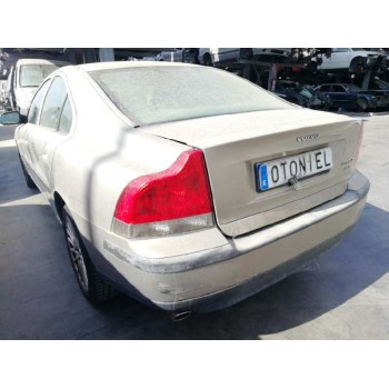 volvo s60 berlina del año 2001