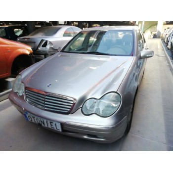 mercedes-benz clase c (w203) berlina del año 2001