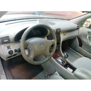 mercedes-benz clase c (w203) berlina del año 2001