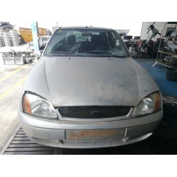 ford fiesta berlina del año 2001