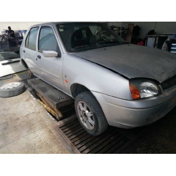 ford fiesta berlina del año 2001