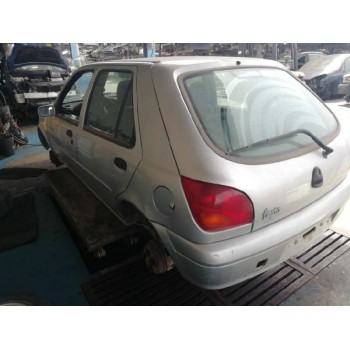 ford fiesta berlina del año 2001