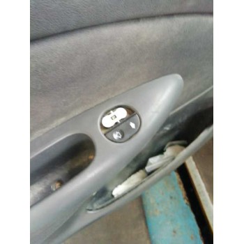 ford fiesta berlina del año 2001