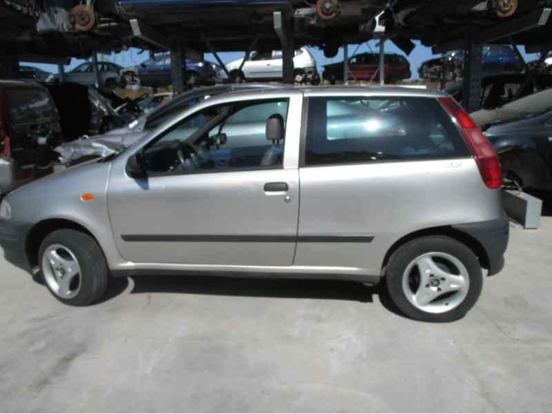 FIAT PUNTO BERLINA (176)