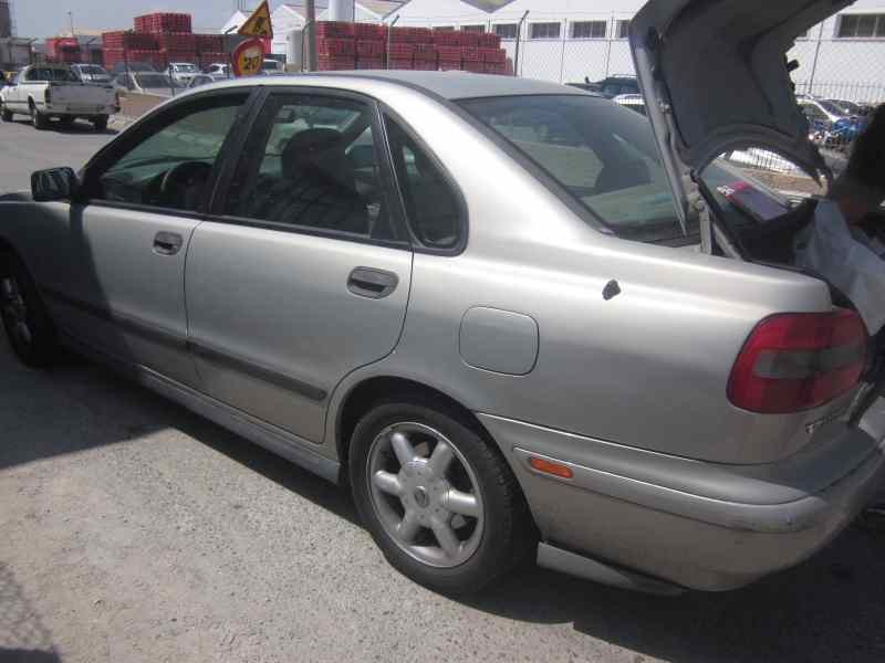 volvo s40 berlina del año 1997