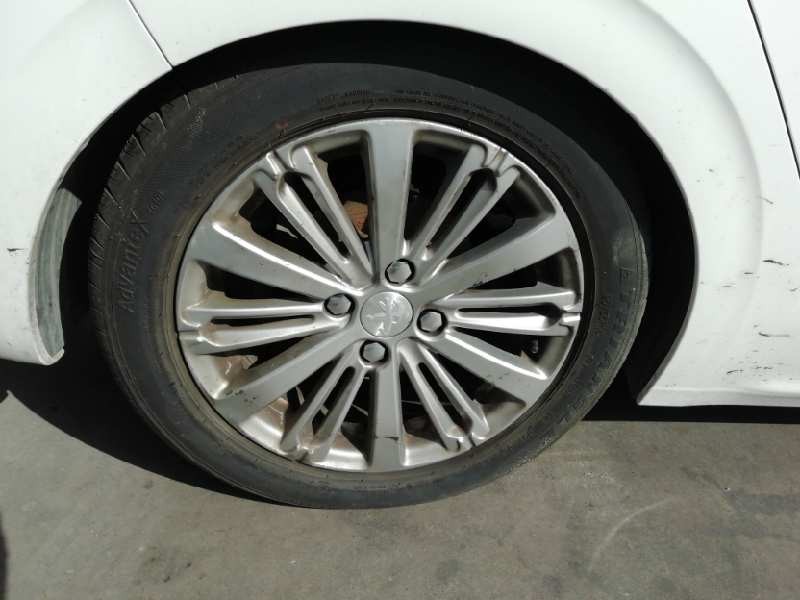 Recambio de llanta para peugeot 208 referencia OEM IAM 6.0JX16 CH4-23 X1 16