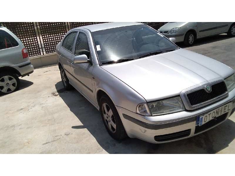 SKODA OCTAVIA BERLINA (1U2)