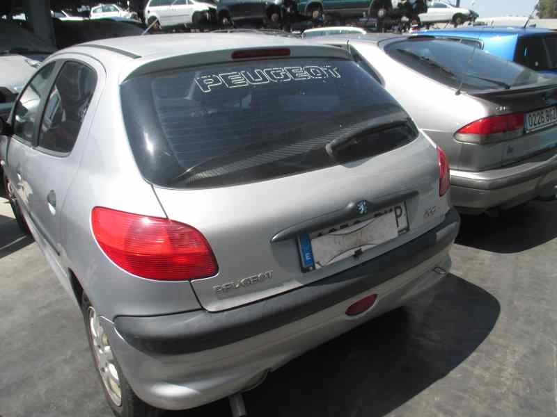 peugeot 206 berlina del año 2001