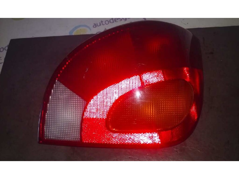 Recambio de piloto trasero derecho para ford fiesta berlina básico referencia OEM IAM   1ª SERIE