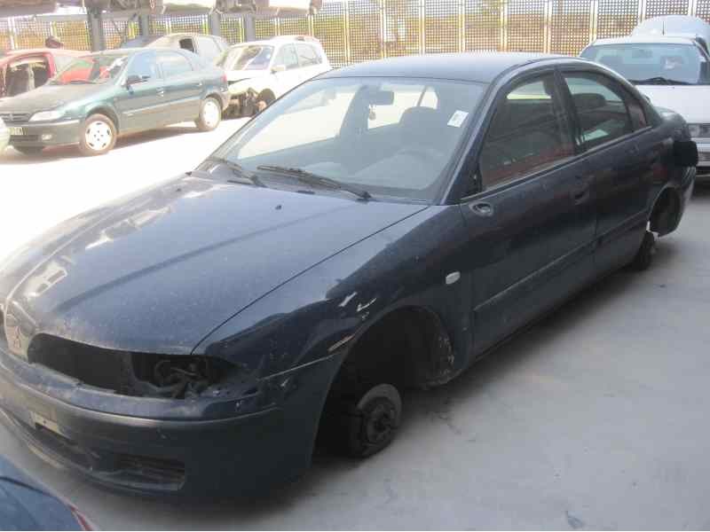 mitsubishi carisma berlina 5 (da0) del año 2000