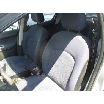 peugeot 206 berlina del año 2001