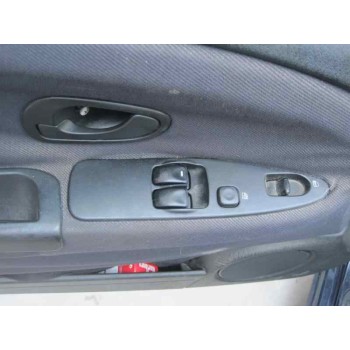 mitsubishi carisma berlina 5 (da0) del año 2000