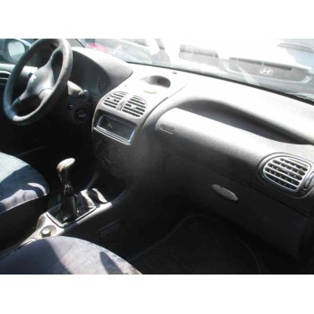 peugeot 206 berlina del año 2001