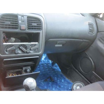 mitsubishi carisma berlina 5 (da0) del año 2000