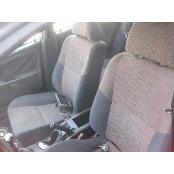 mitsubishi carisma berlina 5 (da0) del año 2000