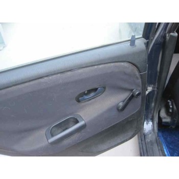 mitsubishi carisma berlina 5 (da0) del año 2000