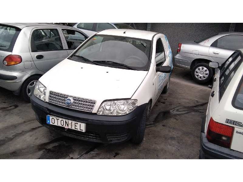 FIAT PUNTO BERLINA (188)