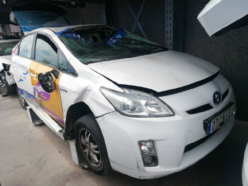 TOYOTA PRIUS (NHW30)