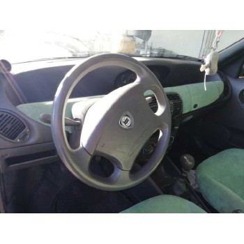 lancia lancia y del año 2003