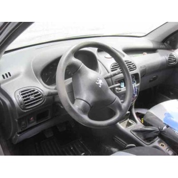 peugeot 206 berlina del año 2001