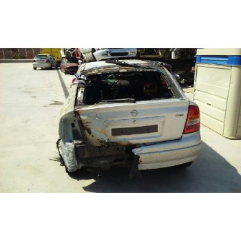 opel astra g berlina del año 2000