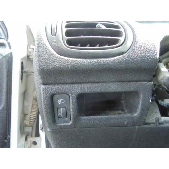 peugeot 206 berlina del año 2001