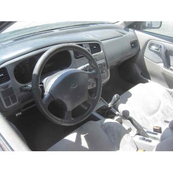 nissan primera berlina (p11) del año 1999