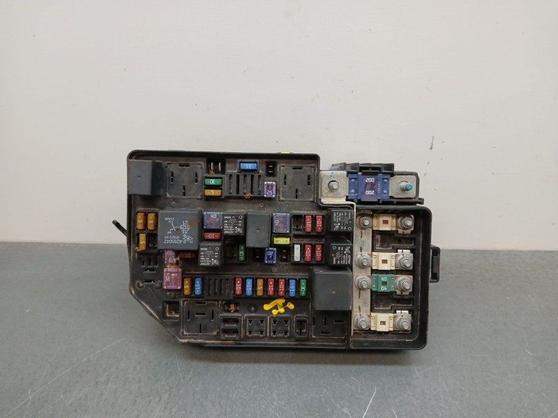 Recambio de caja reles / fusibles para mg zs luxury referencia OEM IAM 10837494 carcasa rota 