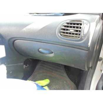 peugeot 206 berlina del año 2001