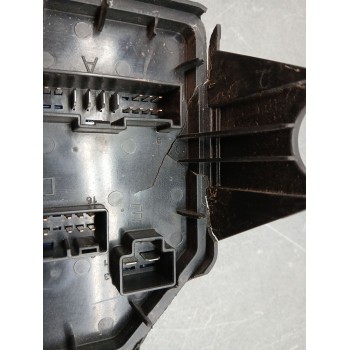 Recambio de caja reles / fusibles para mg zs luxury referencia OEM IAM 10837494 carcasa rota 