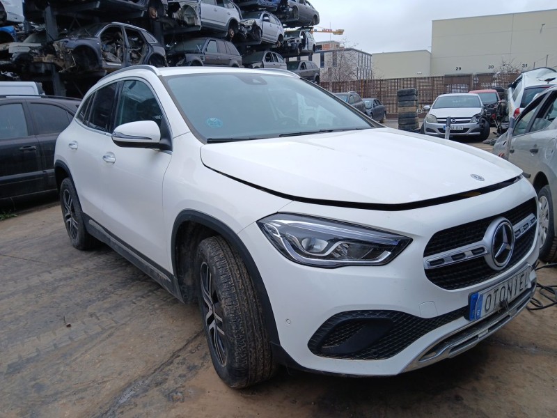 MERCEDES-BENZ GLA (H247)
