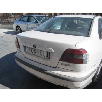 volvo s40 berlina del año 1997