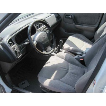 nissan primera berlina (p11) del año 2001