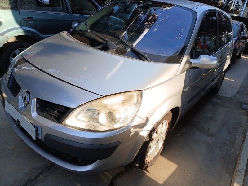 RENAULT GRAND SCÉNIC II (JM0/1_)