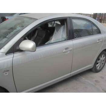 toyota avensis berlina (t25) del año 2004